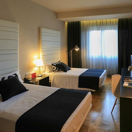 Habitus Hotel Leyre Pamplona Bagian luar foto