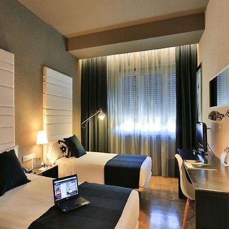 Habitus Hotel Leyre Pamplona Bagian luar foto