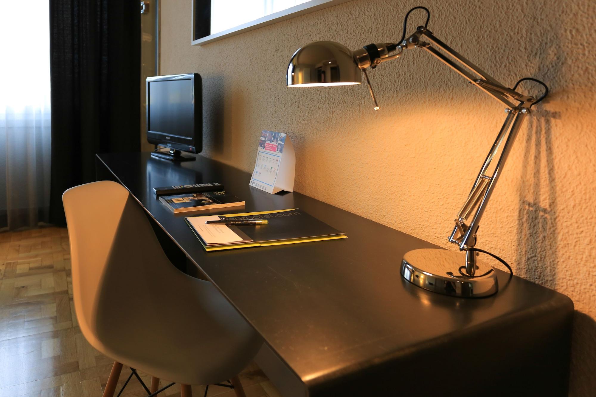 Habitus Hotel Leyre Pamplona Bagian luar foto