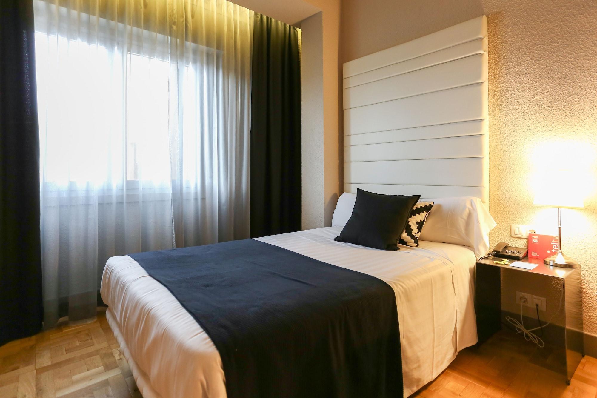 Habitus Hotel Leyre Pamplona Bagian luar foto