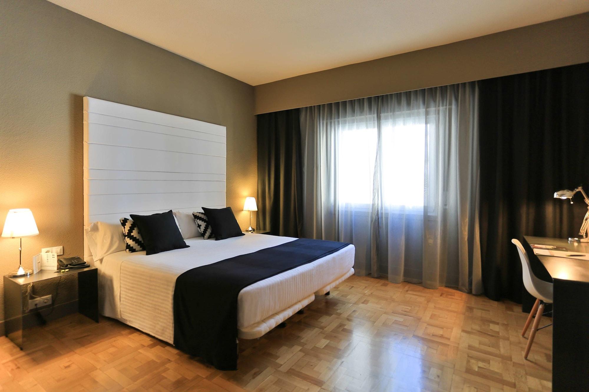 Habitus Hotel Leyre Pamplona Bagian luar foto