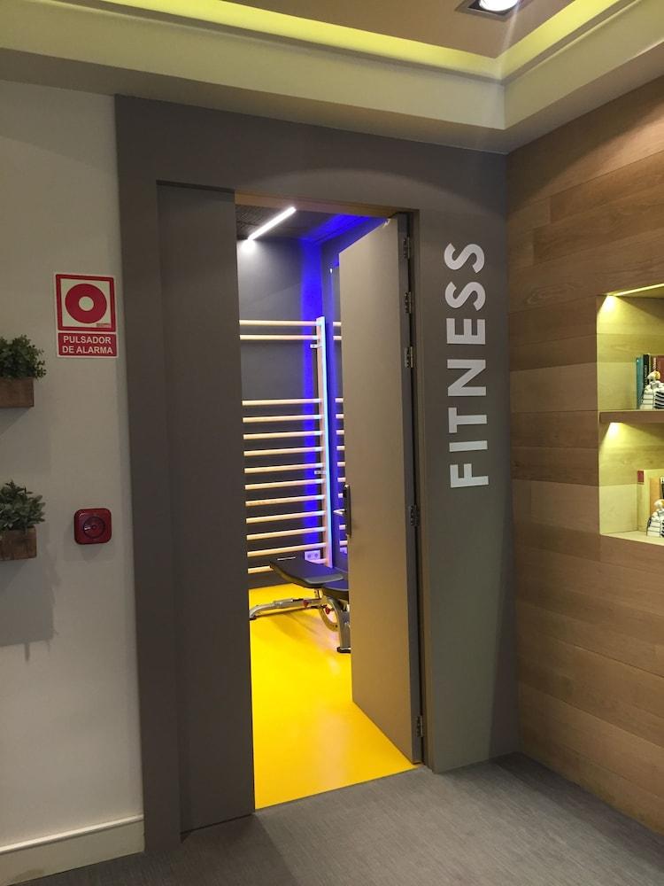 Habitus Hotel Leyre Pamplona Bagian luar foto