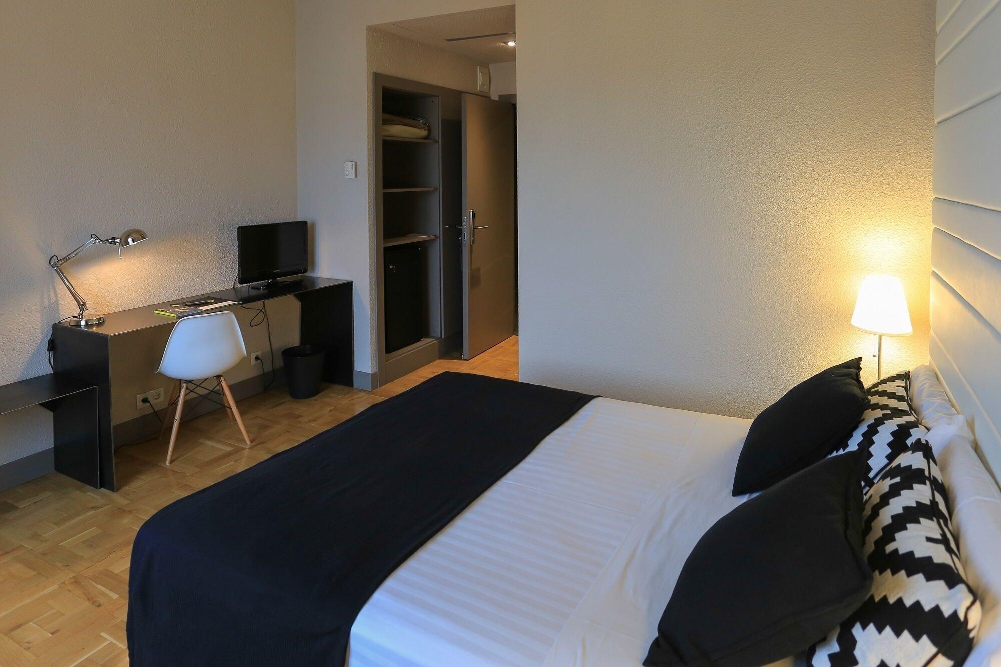 Habitus Hotel Leyre Pamplona Bagian luar foto