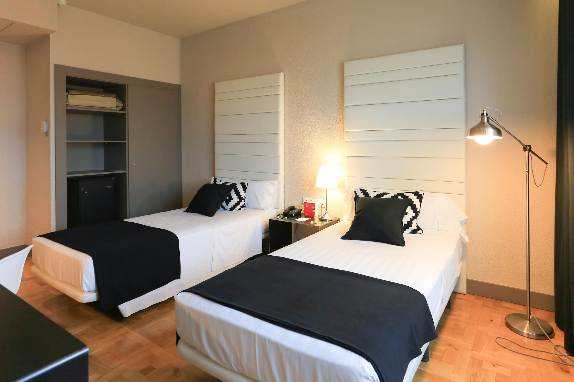 Habitus Hotel Leyre Pamplona Bagian luar foto