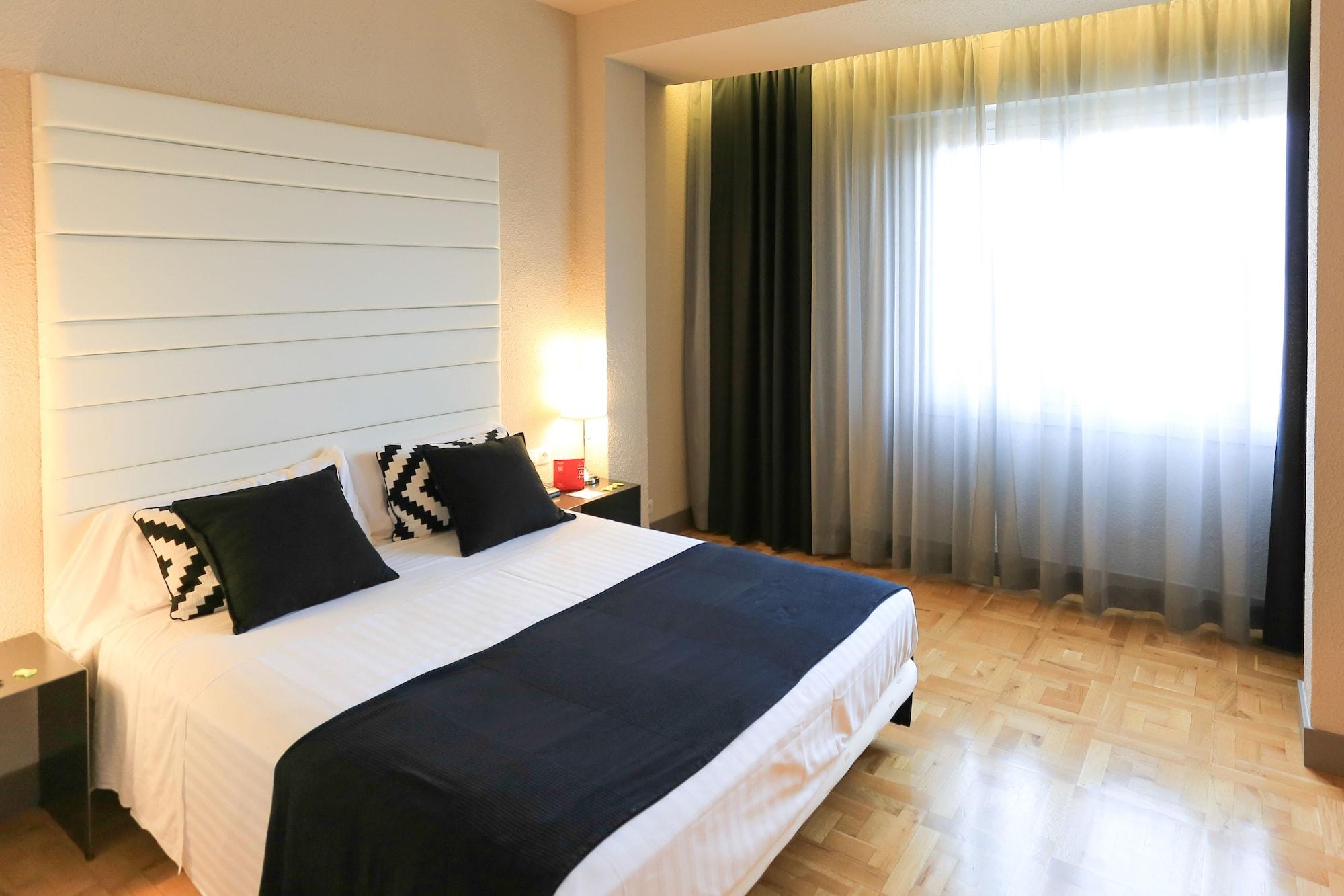 Habitus Hotel Leyre Pamplona Bagian luar foto