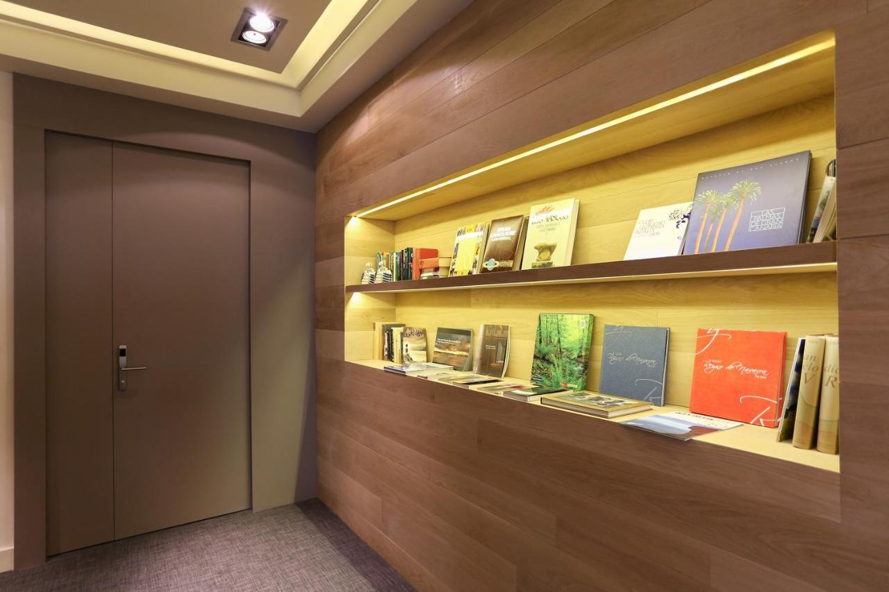 Habitus Hotel Leyre Pamplona Bagian luar foto
