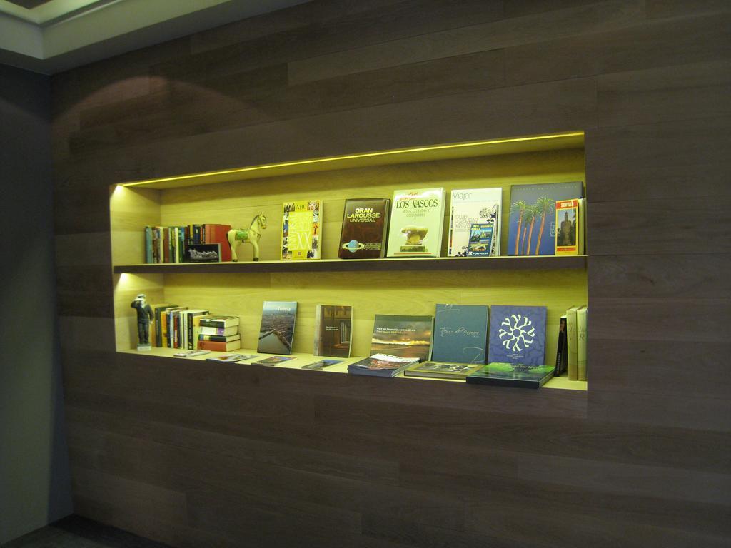 Habitus Hotel Leyre Pamplona Bagian luar foto