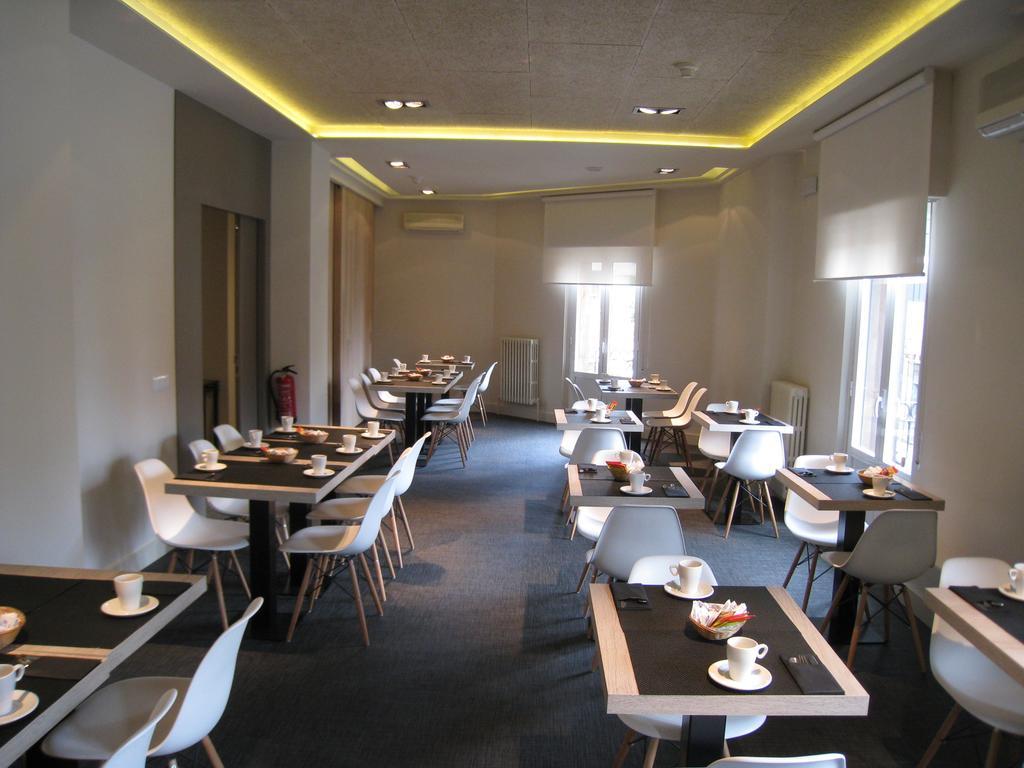 Habitus Hotel Leyre Pamplona Bagian luar foto