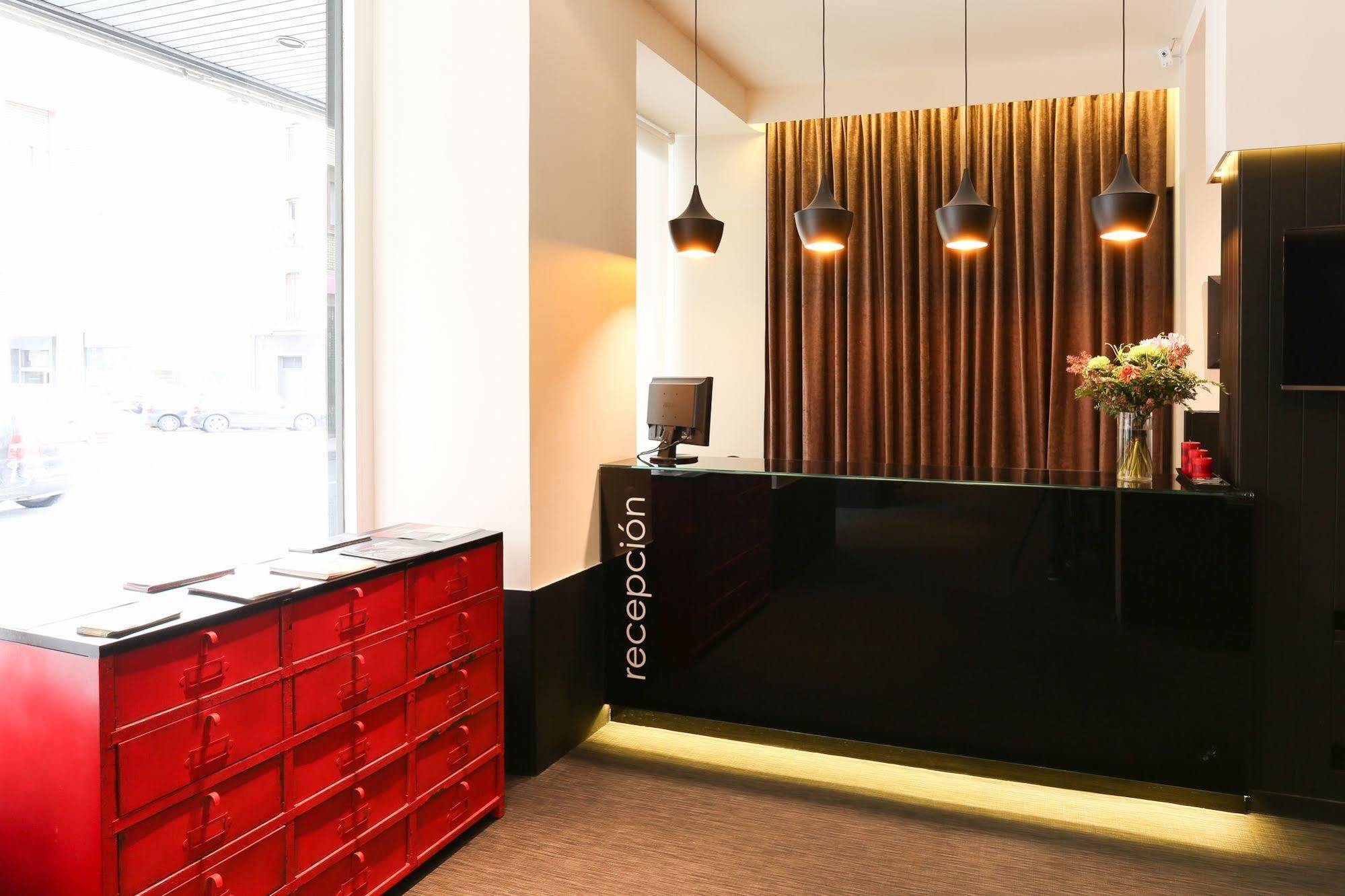 Habitus Hotel Leyre Pamplona Bagian luar foto