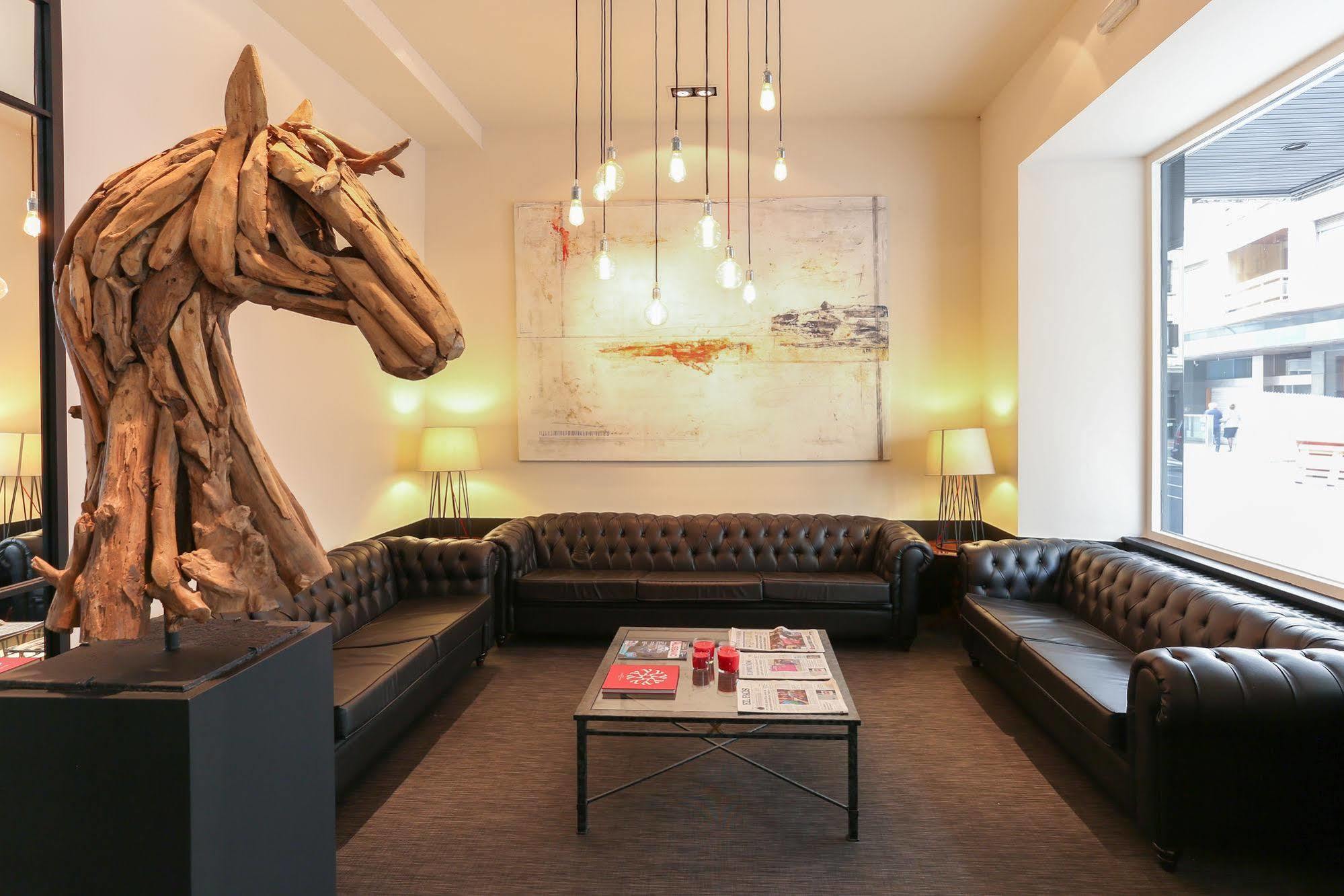 Habitus Hotel Leyre Pamplona Bagian luar foto