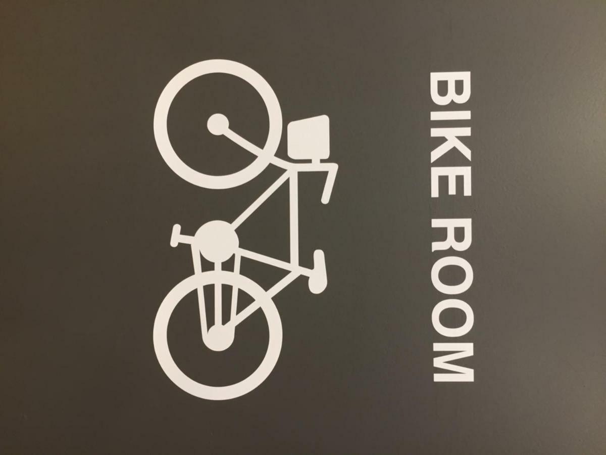 Habitus Hotel Leyre Pamplona Bagian luar foto